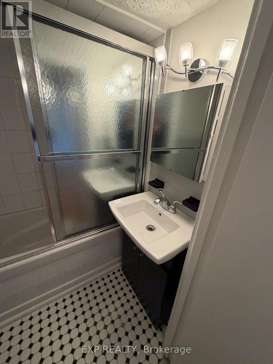 1 - 354 Annette Street, Toronto, Ontario  M6P 1R5 - Photo 4 - W12812966