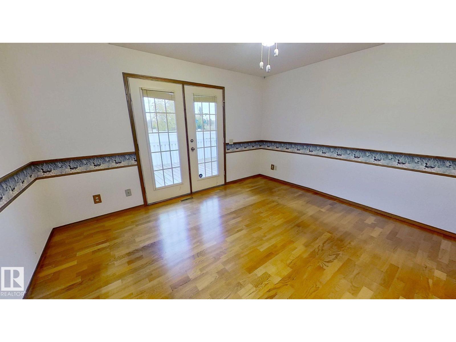 3924 56a Street Cl, Camrose, Alberta  T4V 4L1 - Photo 12 - E4460196