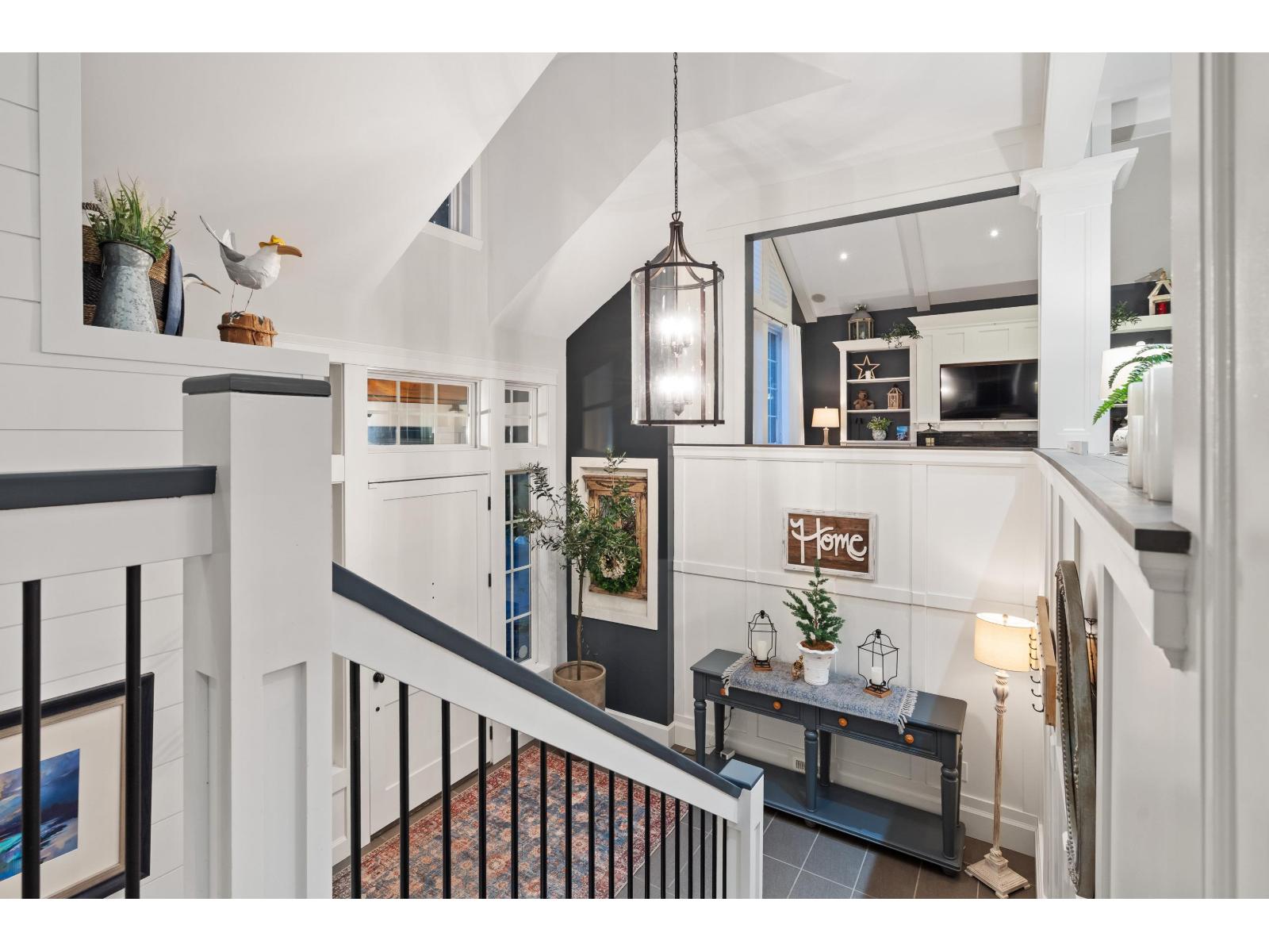 2608 Cedar Drive, Surrey, British Columbia  V4A 3K6 - Photo 3 - R3092287