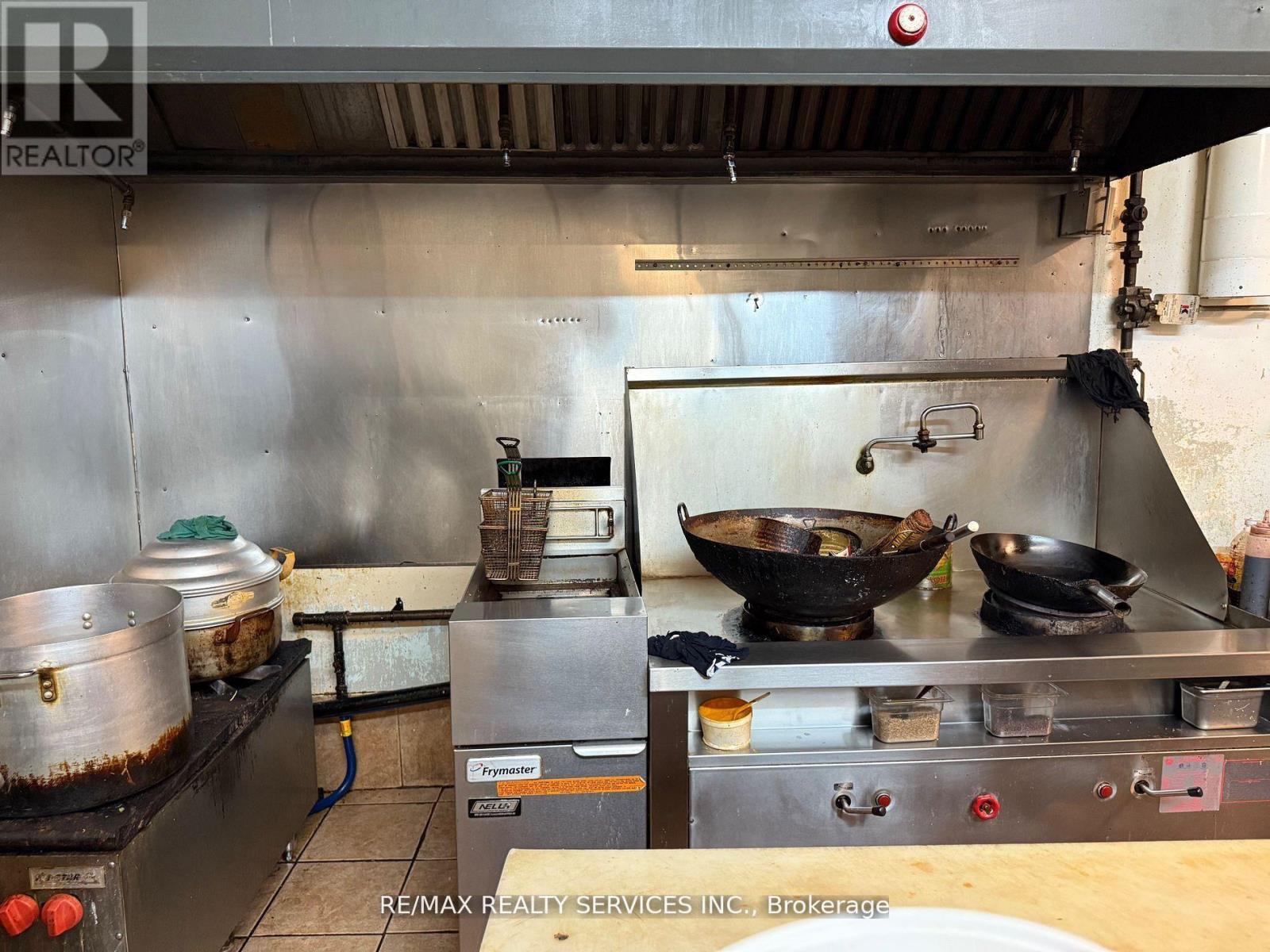 354 Main Street W, Hamilton (Strathcona), Ontario  L8P 1K2 - Photo 10 - X12812892