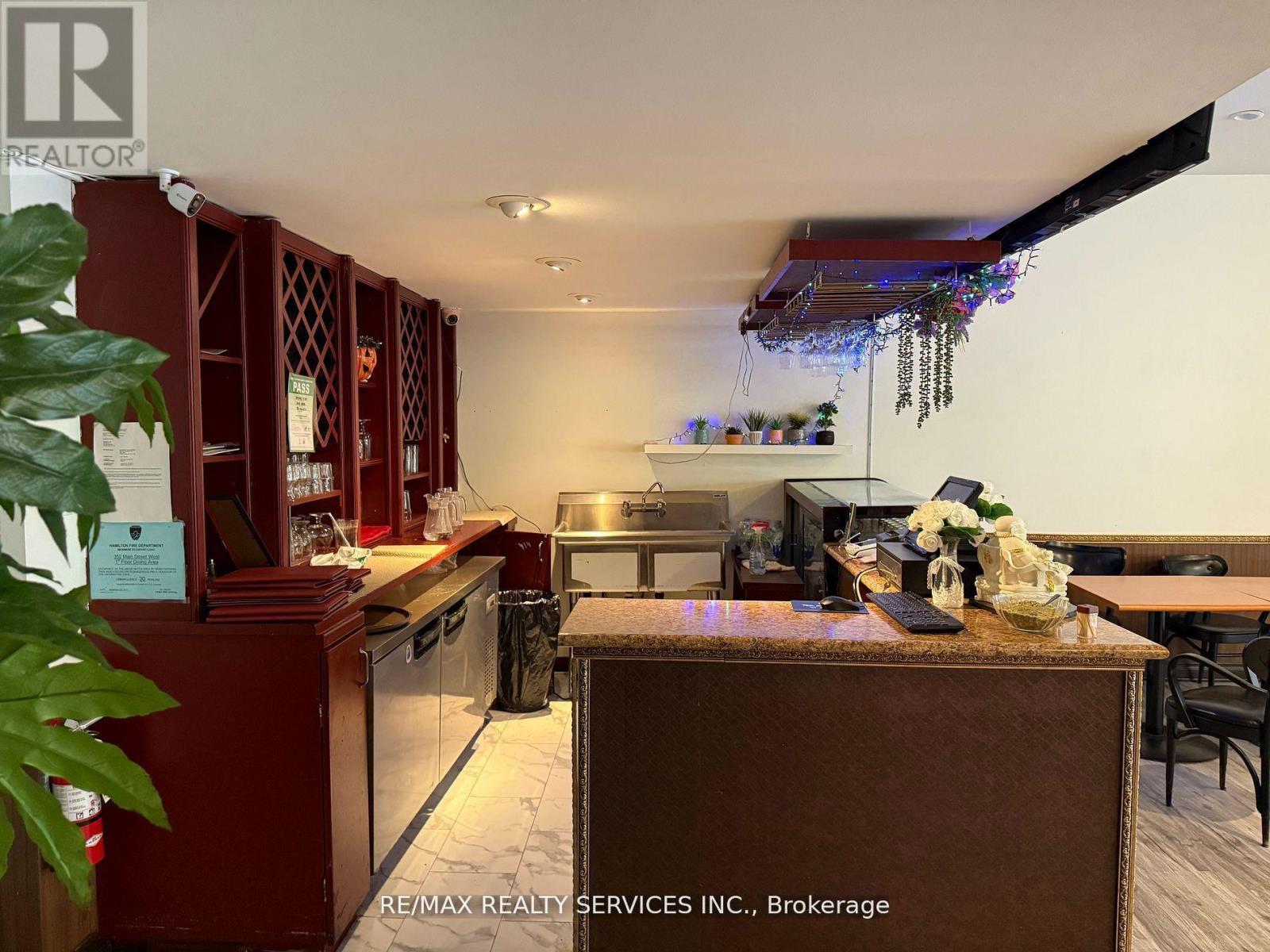 354 Main Street W, Hamilton (Strathcona), Ontario  L8P 1K2 - Photo 5 - X12812892