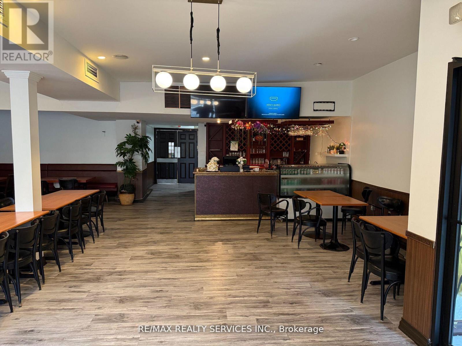 354 Main Street W, Hamilton (Strathcona), Ontario  L8P 1K2 - Photo 8 - X12812892