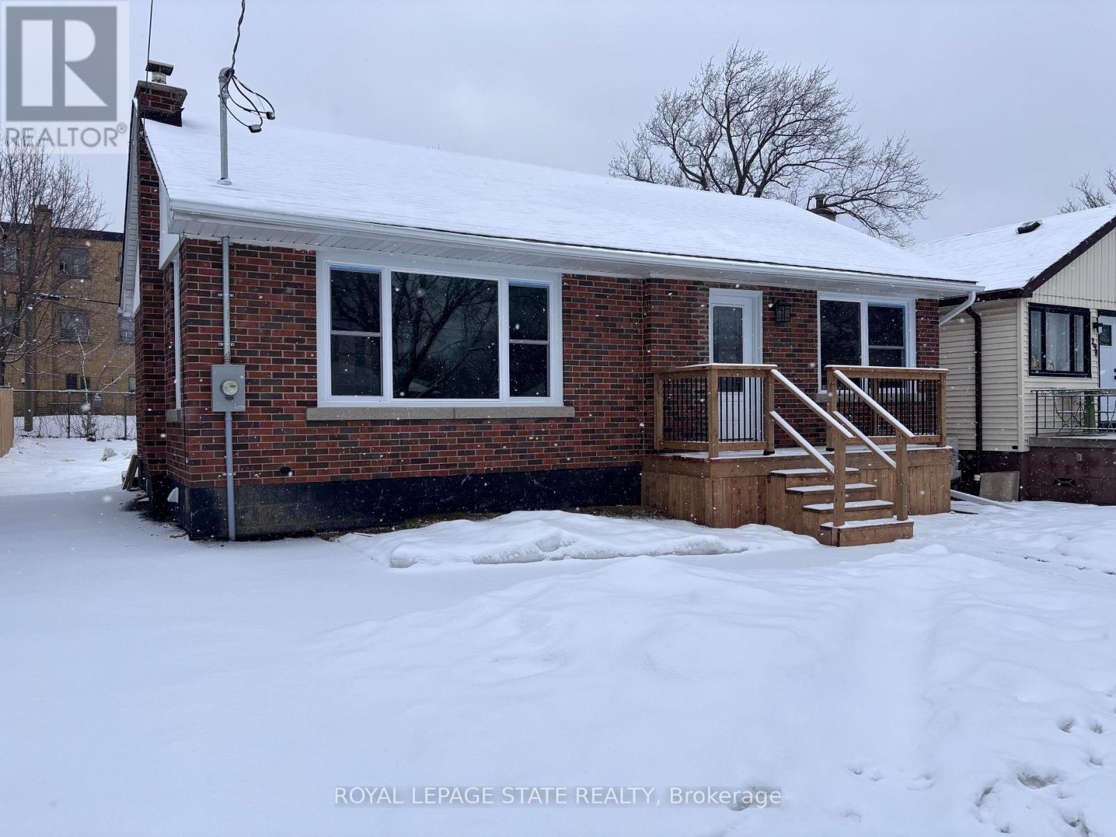 300 East 43rd Street, Hamilton, Ontario  L8T 3C7 - Photo 1 - X12812908