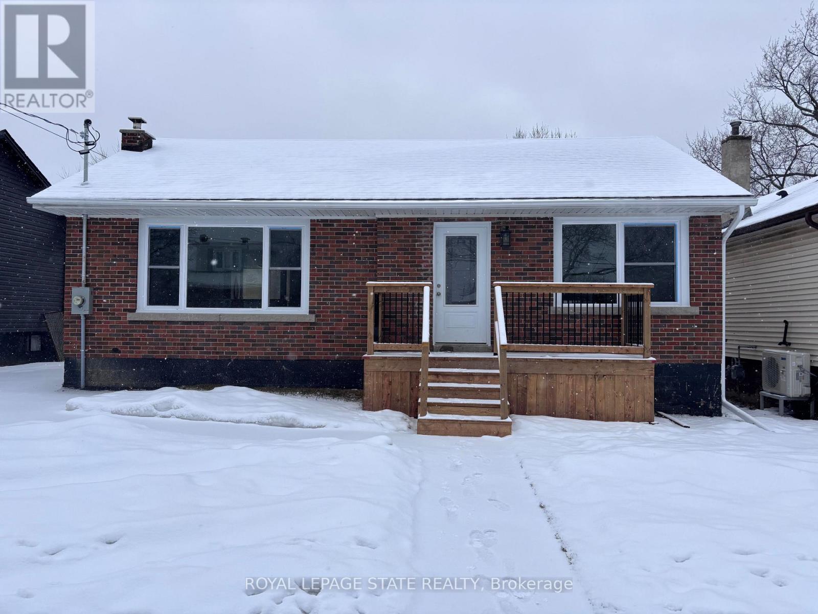 300 East 43rd Street, Hamilton, Ontario  L8T 3C7 - Photo 2 - X12812908