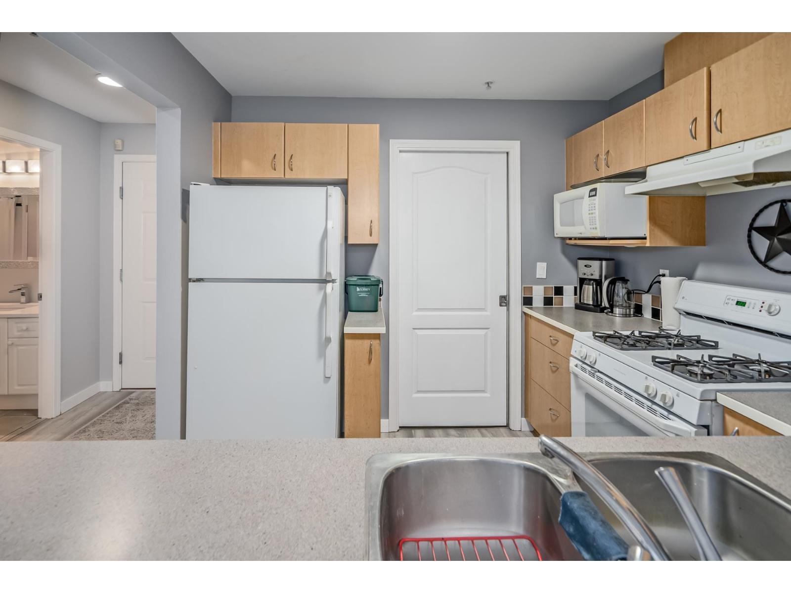 417 15210 Guildford Drive, Surrey, British Columbia  V3R 0X7 - Photo 11 - R3092551