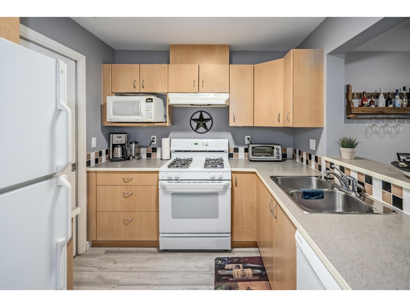 417 15210 Guildford Drive, Surrey, British Columbia  V3R 0X7 - Photo 12 - R3092551