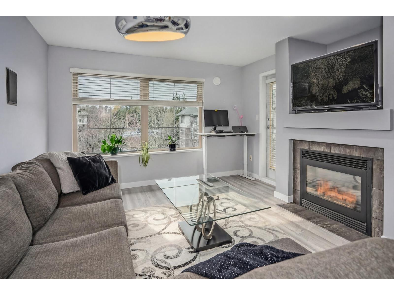 417 15210 Guildford Drive, Surrey, British Columbia  V3R 0X7 - Photo 4 - R3092551