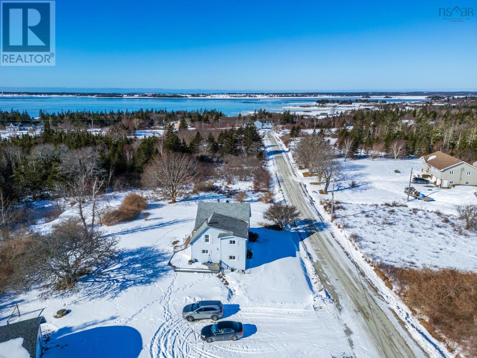 90 Oak Park Road, East Pubnico, Nova Scotia  B0W 2A0 - Photo 7 - 202603266