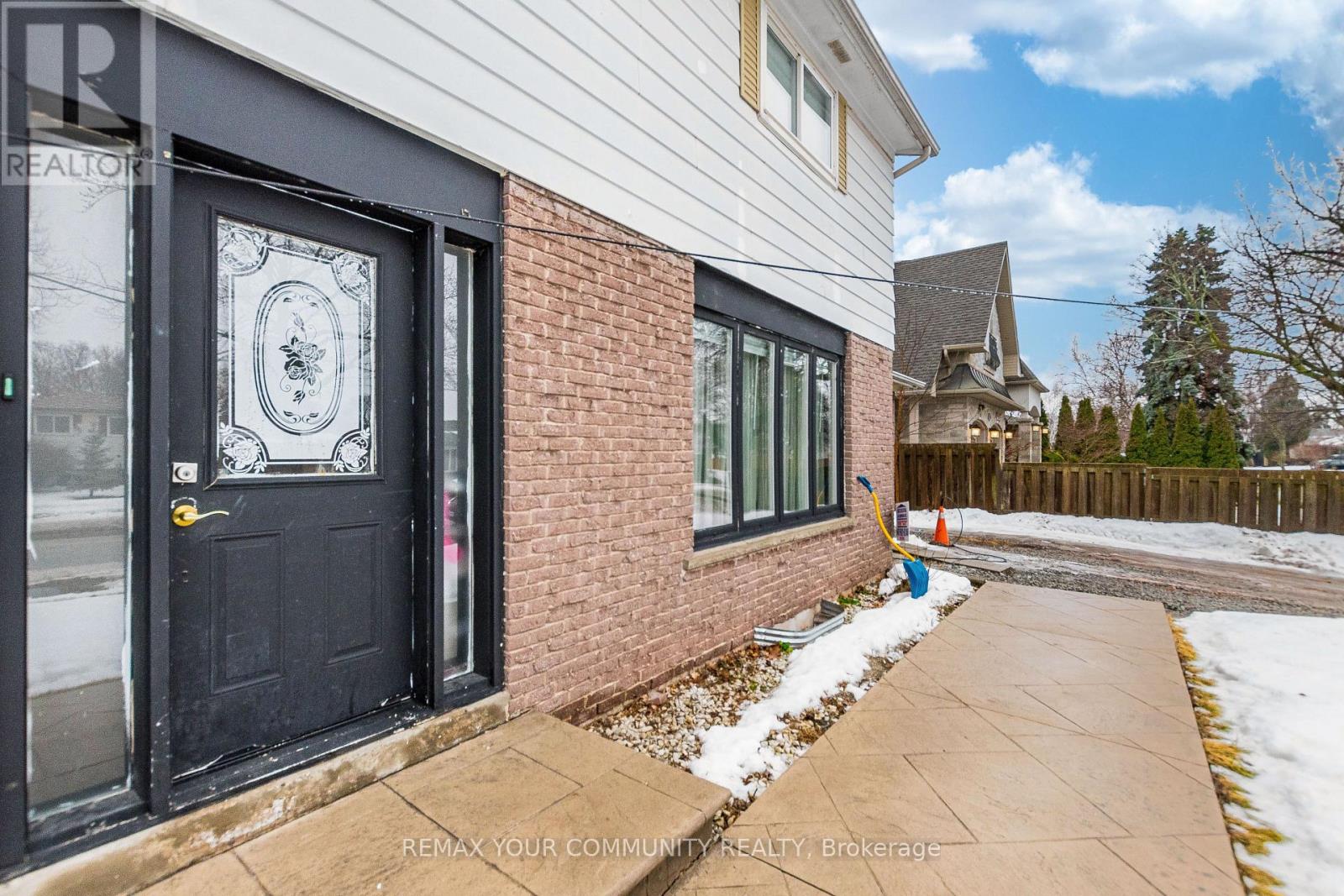 2202 Bridge Road, Oakville, Ontario  L6L 2G3 - Photo 5 - W12811124