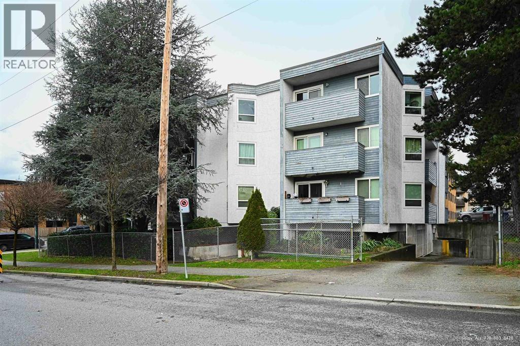 406 16 LAKEWOOD DRIVE, Vancouver, British Columbia