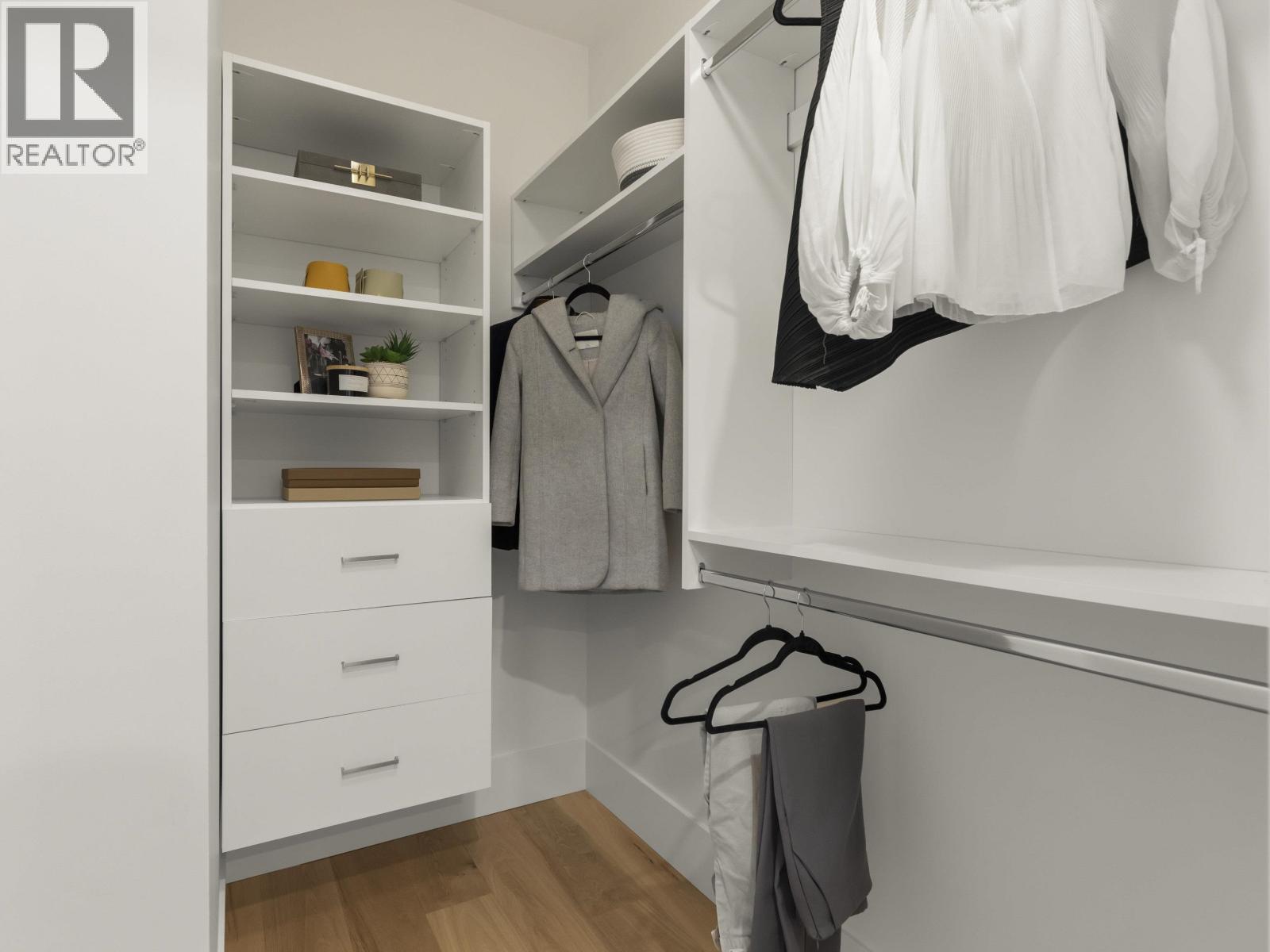 Listing Picture 15 of 30 : 1 3919 W 18TH AVENUE, Vancouver / 溫哥華 - 魯藝地產 Yvonne Lu Group - MLS Medallion Club Member