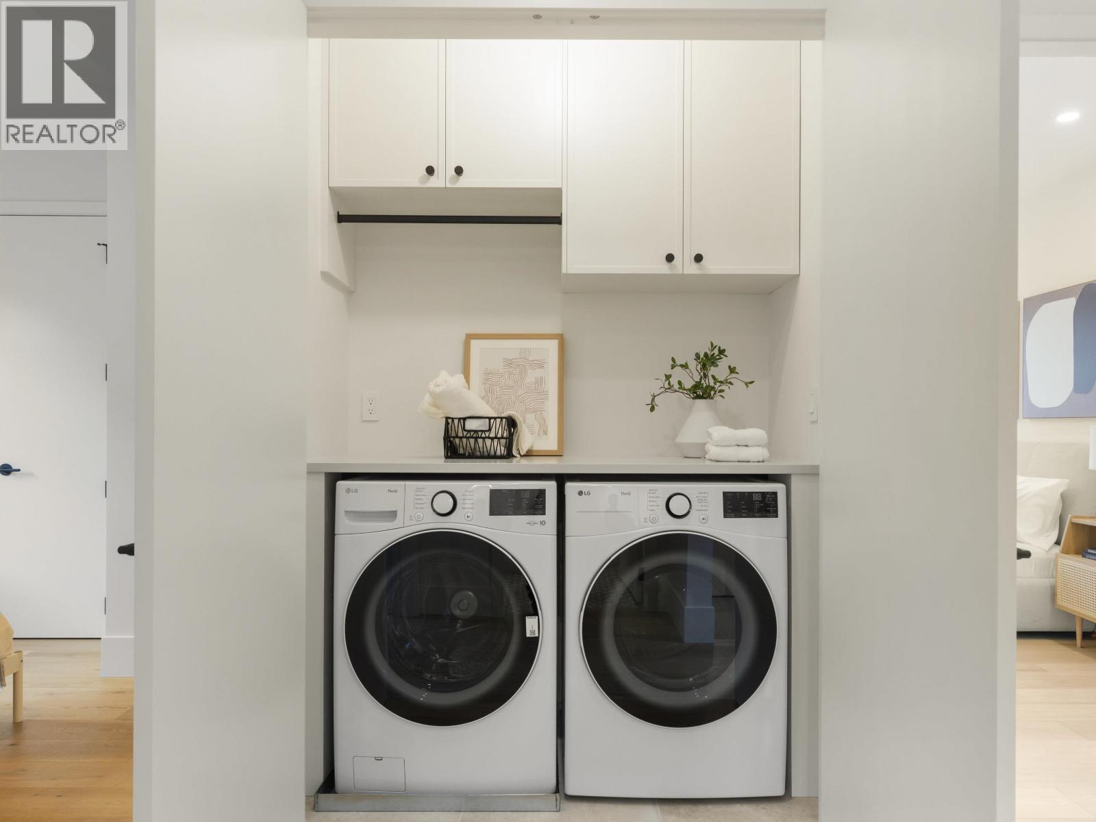 Listing Picture 21 of 30 : 1 3919 W 18TH AVENUE, Vancouver / 溫哥華 - 魯藝地產 Yvonne Lu Group - MLS Medallion Club Member