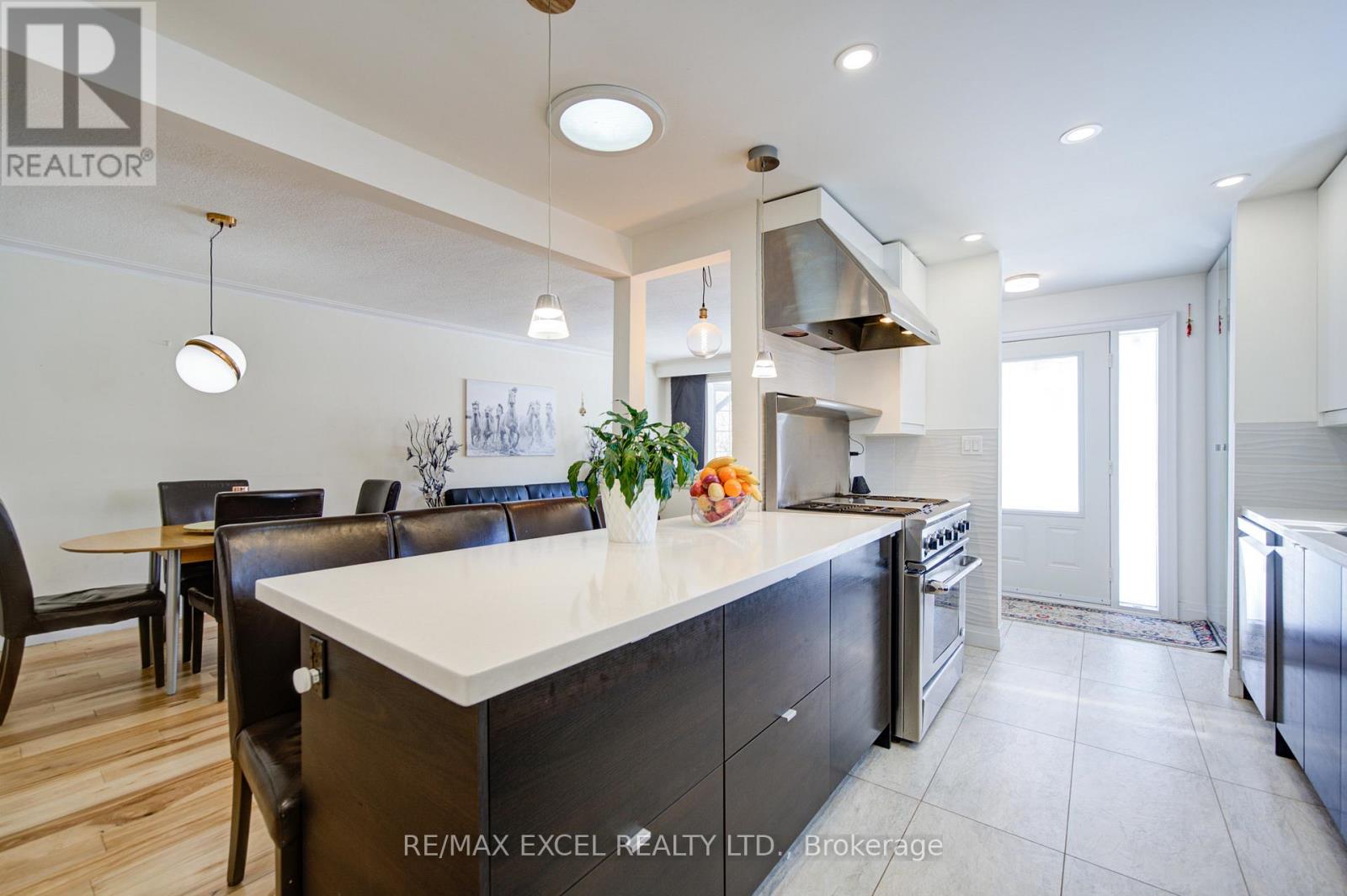 80 Sherwood Forest Drive, Markham, Ontario  L3P 1R1 - Photo 10 - N12772542