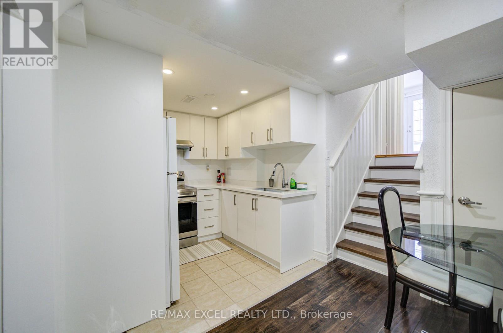 80 Sherwood Forest Drive, Markham, Ontario  L3P 1R1 - Photo 25 - N12772542