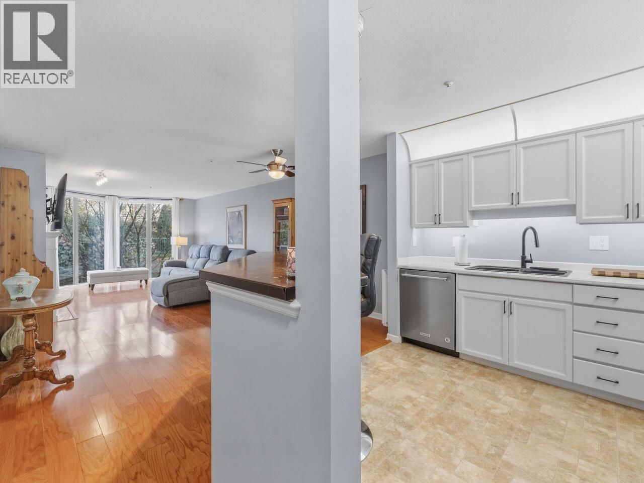 410 68 Richmond Street, New Westminster, British Columbia  V3L 5S2 - Photo 2 - R3092543