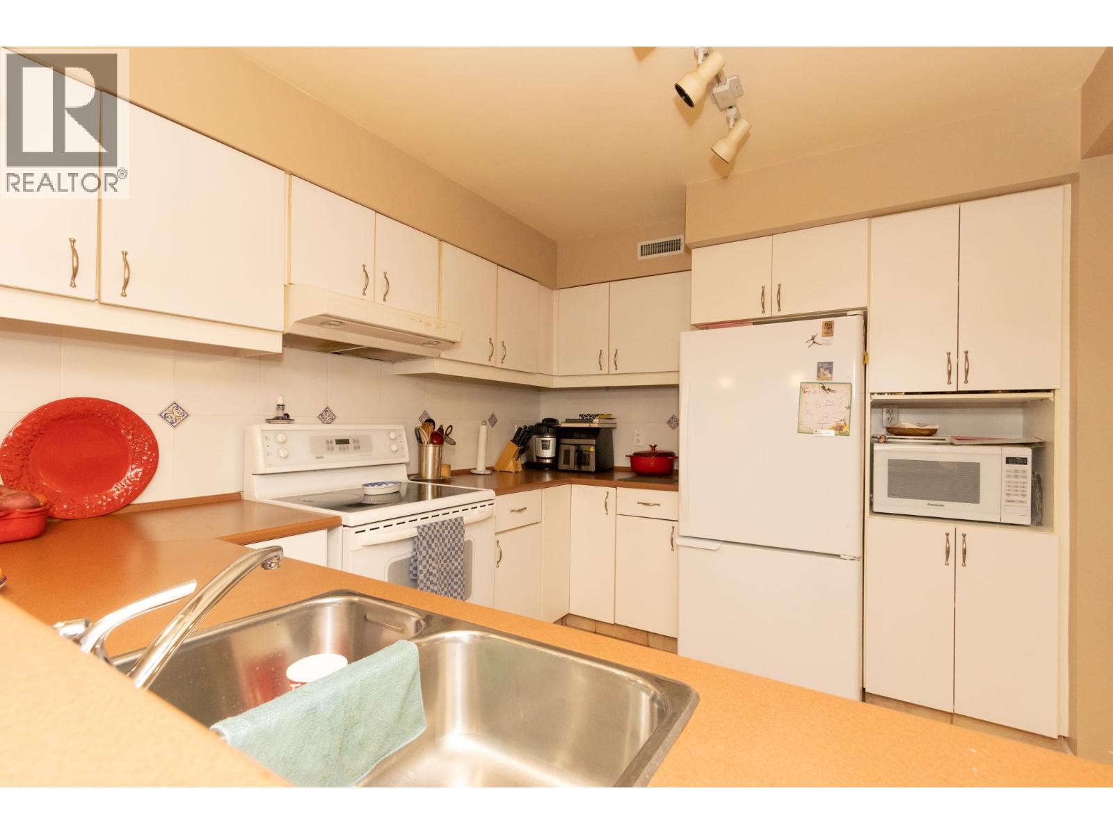 2050 Purcell Way, North Vancouver, British Columbia  V7J 3K3 - Photo 9 - R3092544