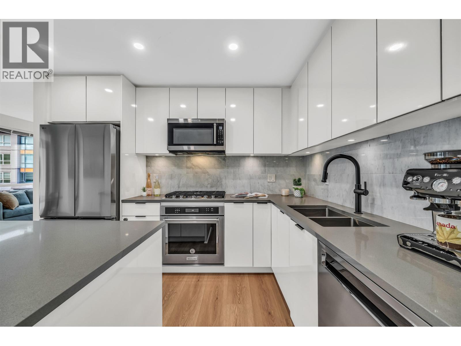 404 2632 Library Lane, North Vancouver, British Columbia  V7J 0B8 - Photo 4 - R3092557