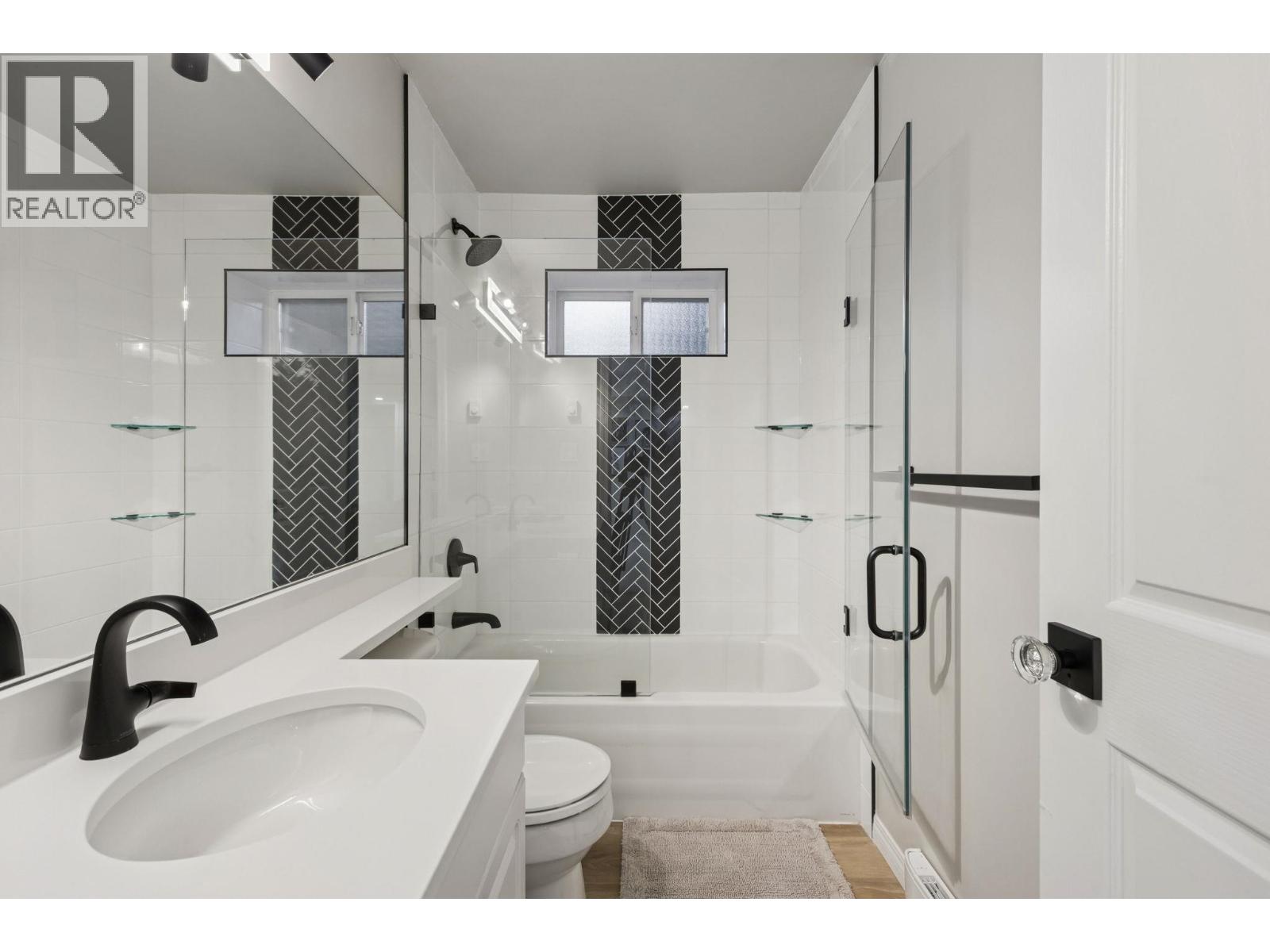 4081 Woodbury Avenue, North Vancouver, British Columbia  V7N 3N4 - Photo 38 - R3092533