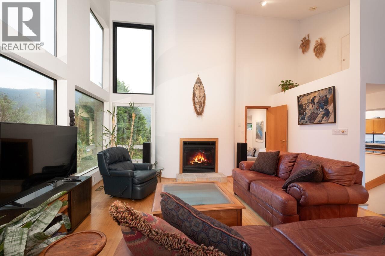 1605 Lockehaven Road, North Vancouver, British Columbia  V7G 2H3 - Photo 11 - R3092540