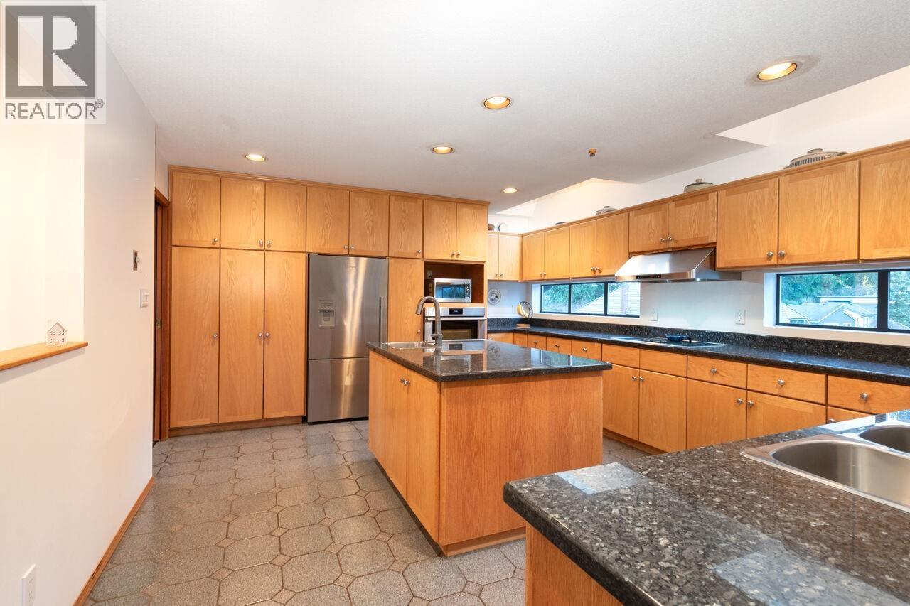 1605 Lockehaven Road, North Vancouver, British Columbia  V7G 2H3 - Photo 15 - R3092540