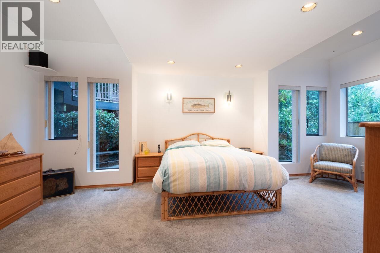 1605 Lockehaven Road, North Vancouver, British Columbia  V7G 2H3 - Photo 16 - R3092540