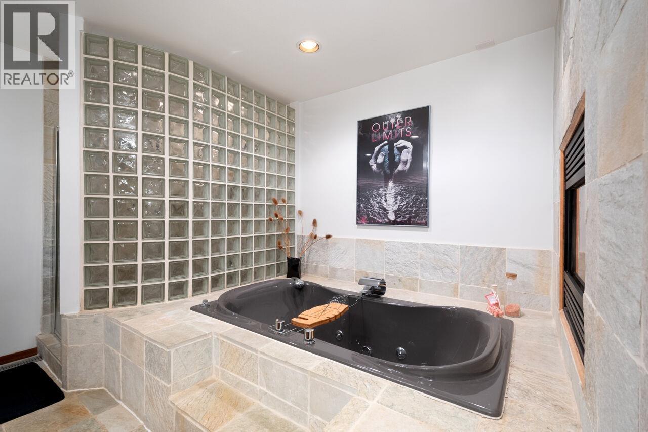 1605 Lockehaven Road, North Vancouver, British Columbia  V7G 2H3 - Photo 19 - R3092540