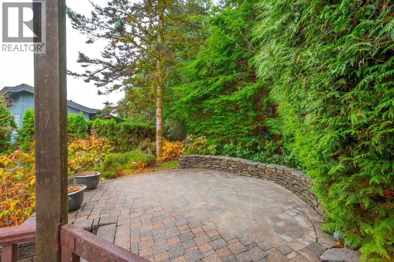 1605 Lockehaven Road, North Vancouver, British Columbia  V7G 2H3 - Photo 33 - R3092540