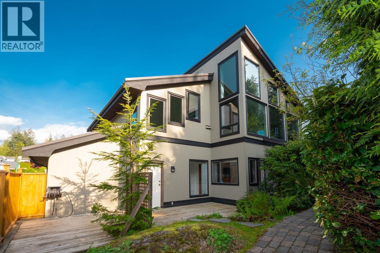 1605 Lockehaven Road, North Vancouver, British Columbia  V7G 2H3 - Photo 5 - R3092540