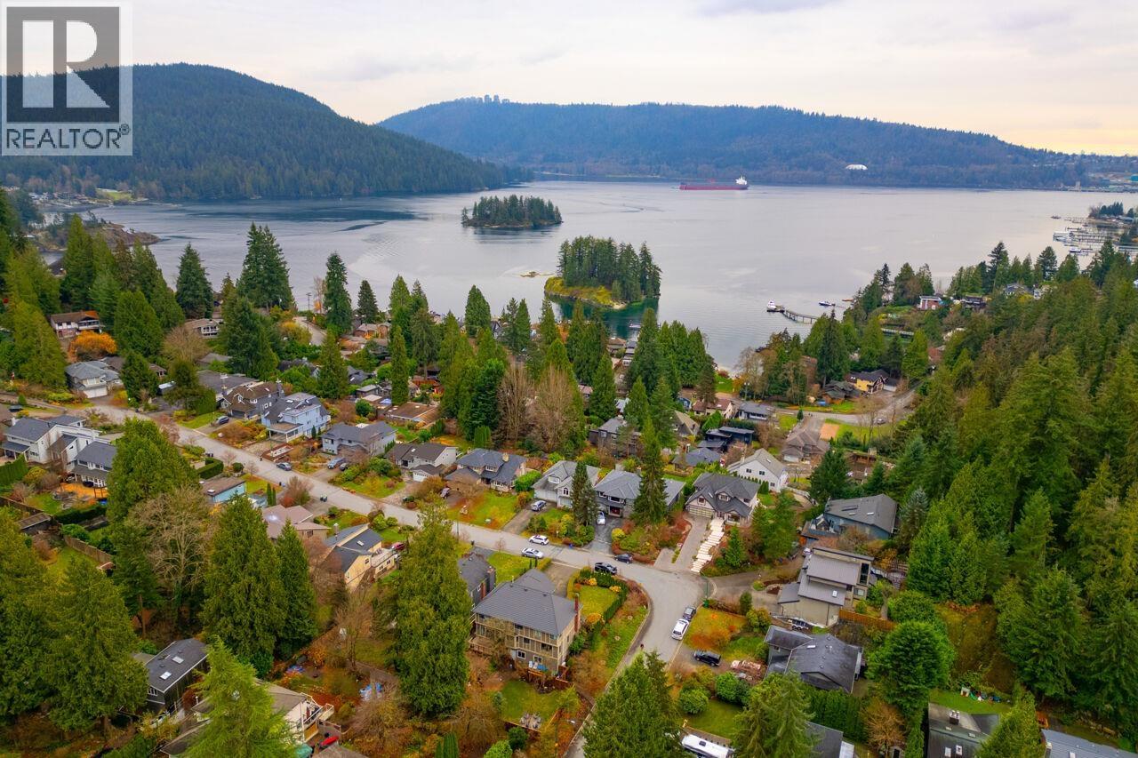 1605 Lockehaven Road, North Vancouver, British Columbia  V7G 2H3 - Photo 6 - R3092540