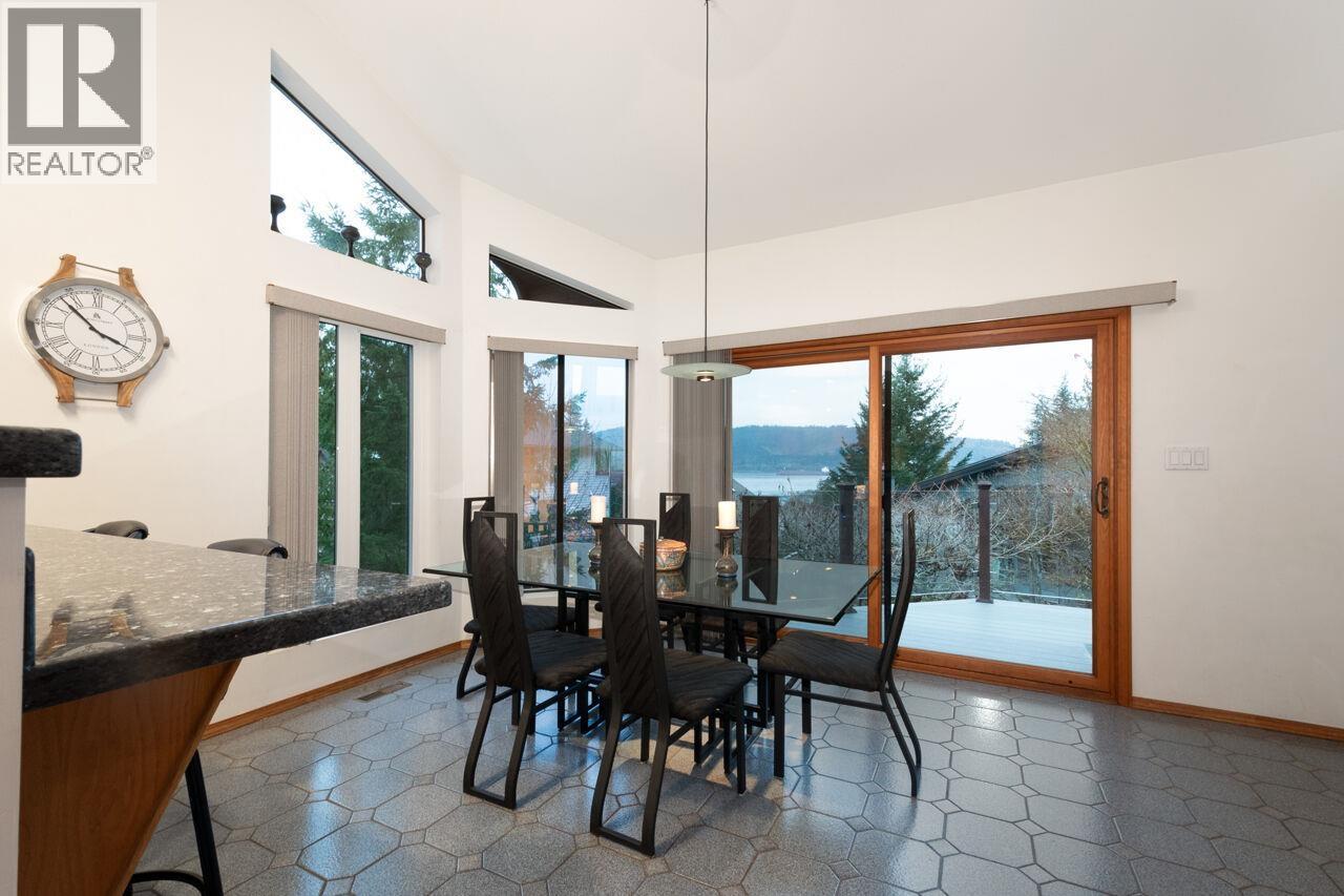 1605 Lockehaven Road, North Vancouver, British Columbia  V7G 2H3 - Photo 8 - R3092540