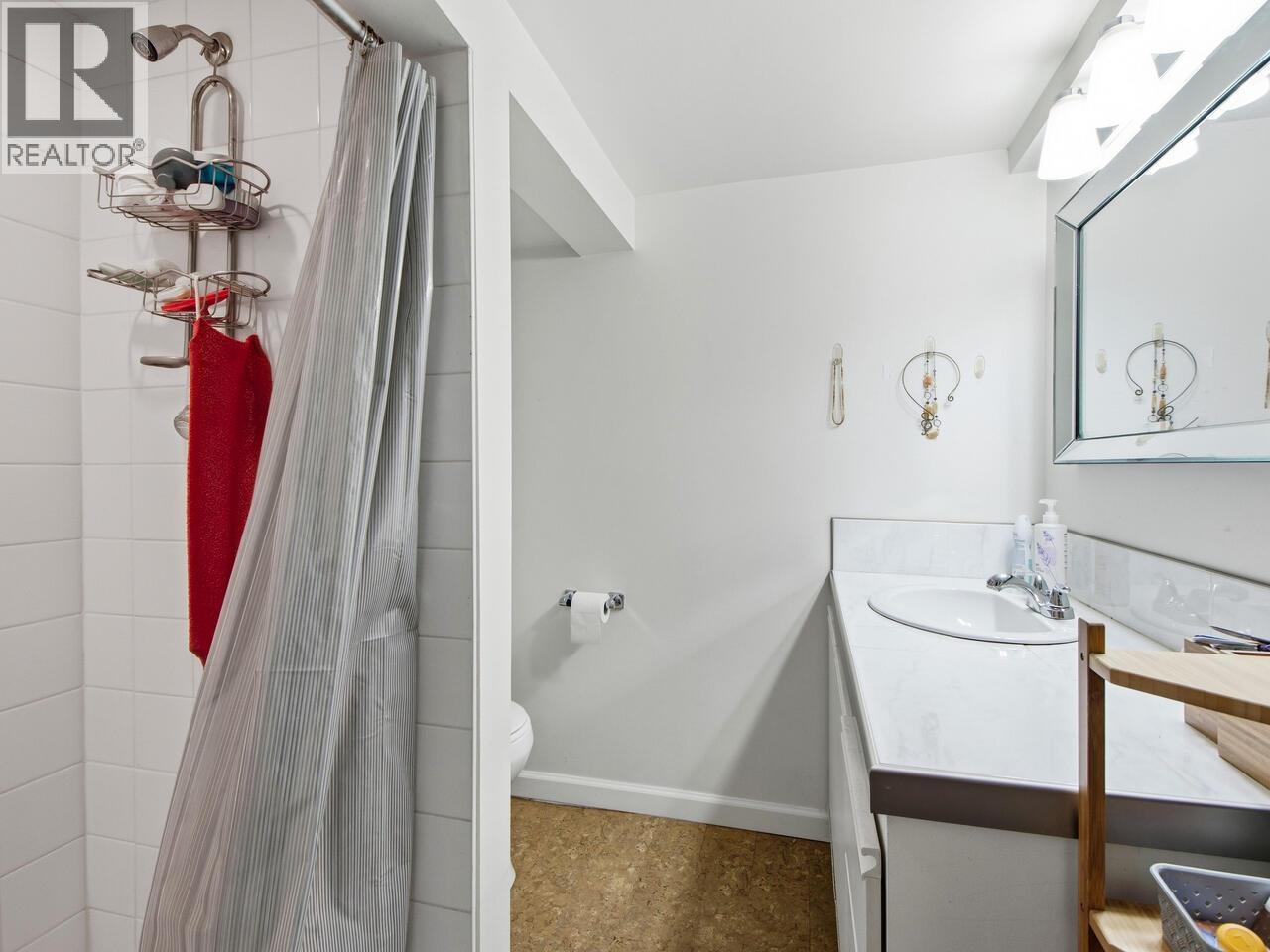 Listing Picture 17 of 23 : 2076 TURNER STREET, Vancouver / 溫哥華 - 魯藝地產 Yvonne Lu Group - MLS Medallion Club Member