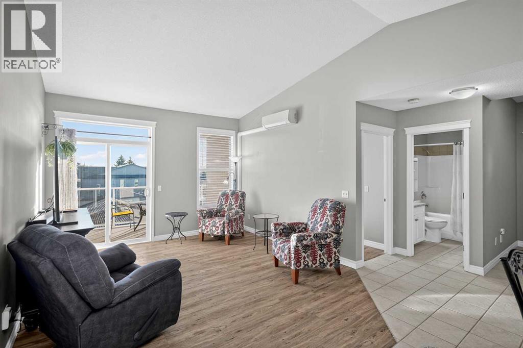 303, 149 Mcrae Street, Okotoks, Alberta  T1S 2H4 - Photo 2 - A2284379