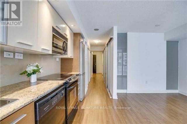 623 - 8 Telegram Mews, Toronto, Ontario  M5V 3Z5 - Photo 3 - C12812980