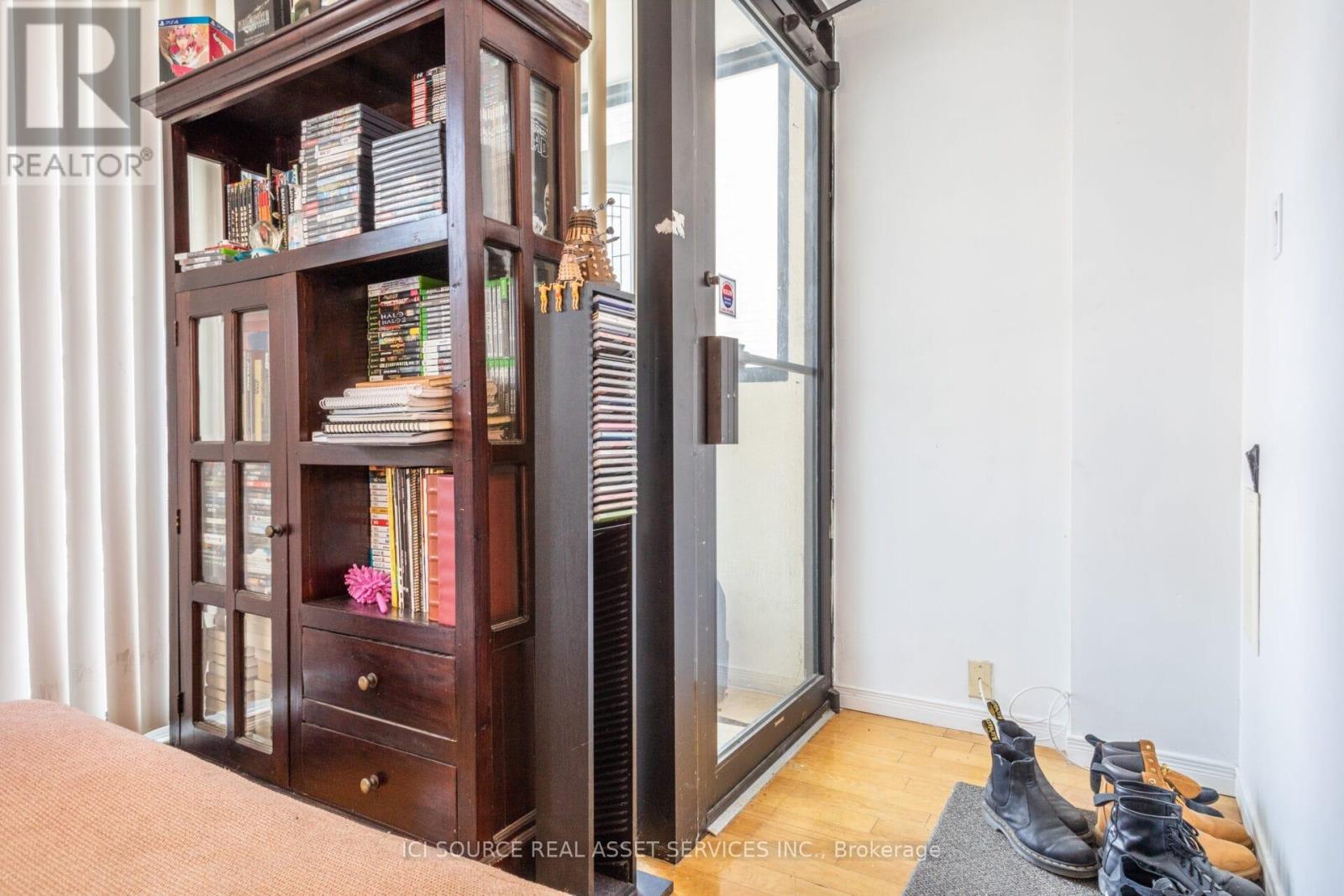 1 - 693 Euclid Avenue, Toronto, Ontario  M6G 2T8 - Photo 3 - C12813032