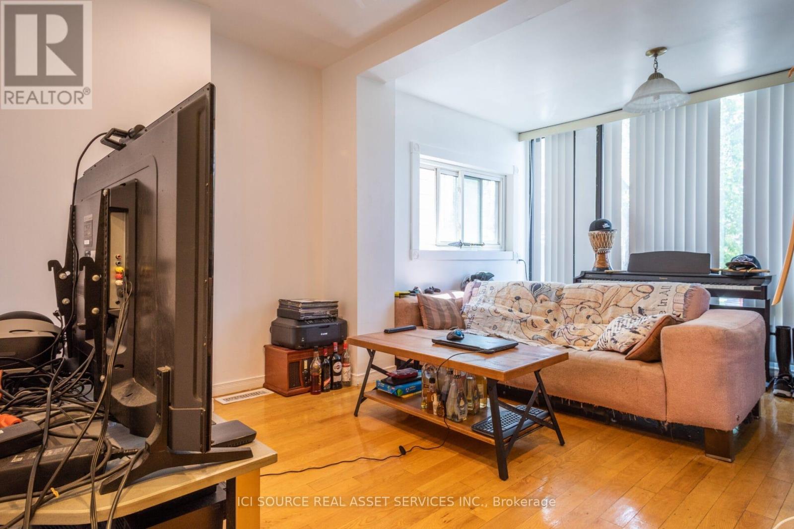 1 - 693 Euclid Avenue, Toronto, Ontario  M6G 2T8 - Photo 6 - C12813032