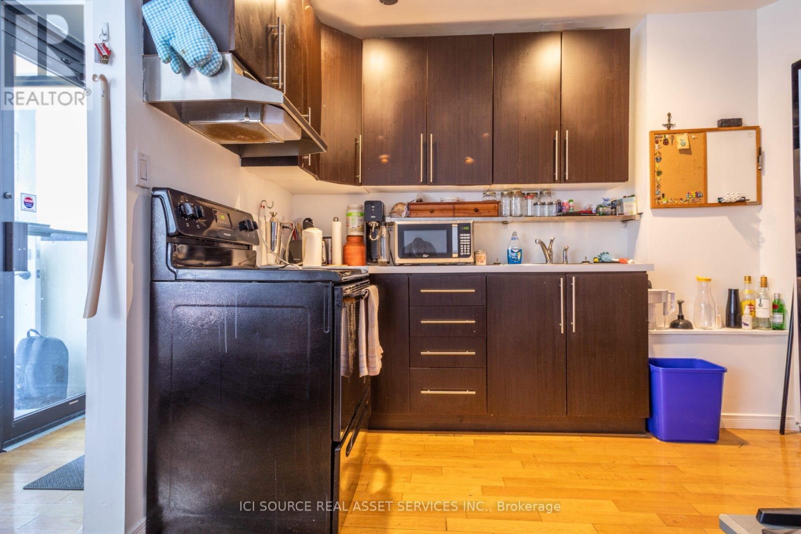 1 - 693 Euclid Avenue, Toronto, Ontario  M6G 2T8 - Photo 8 - C12813032