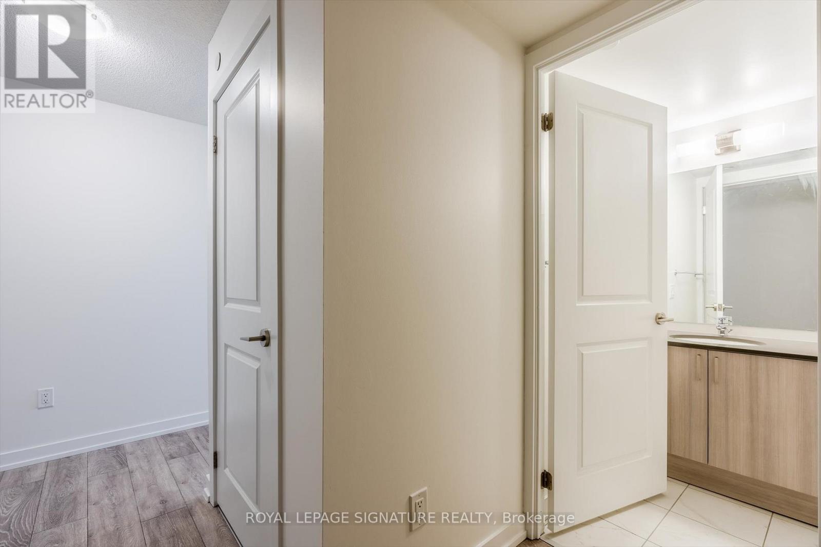 1708 - 1455 Celebration Drive, Pickering (Bay Ridges), Ontario  L1W 3R5 - Photo 4 - E12813000