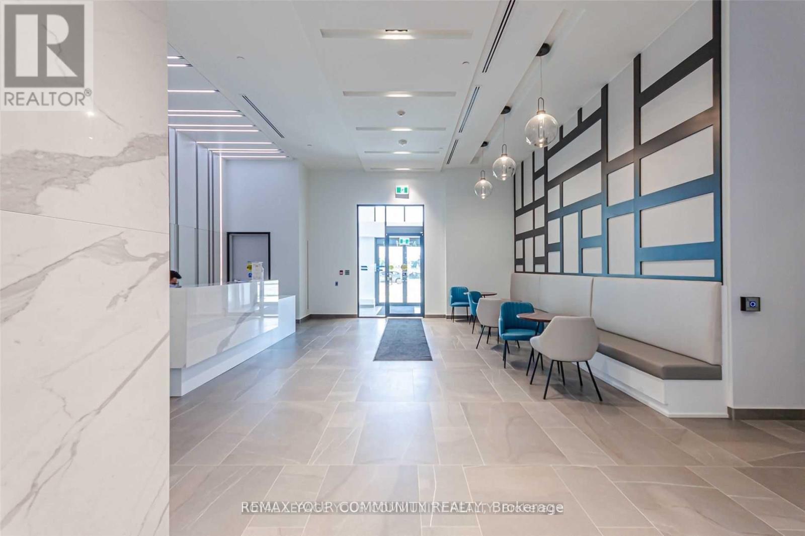 521 - 681 Yonge Street, Barrie, Ontario L4N 4E8 - Photo 2 - S12813052