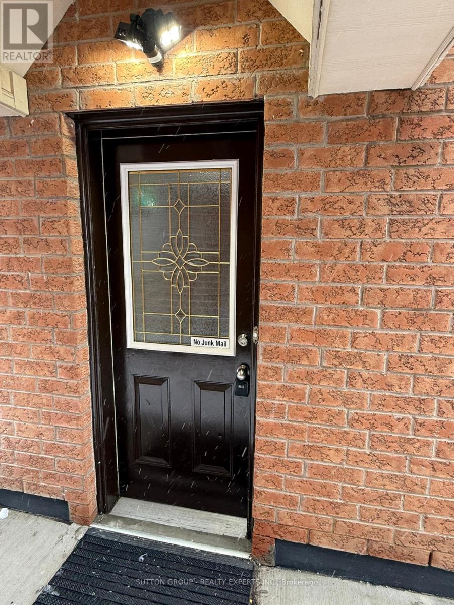 23 Buick Boulevard, Brampton (Fletcher's Meadow), Ontario  L7A 3B9 - Photo 3 - W12812978