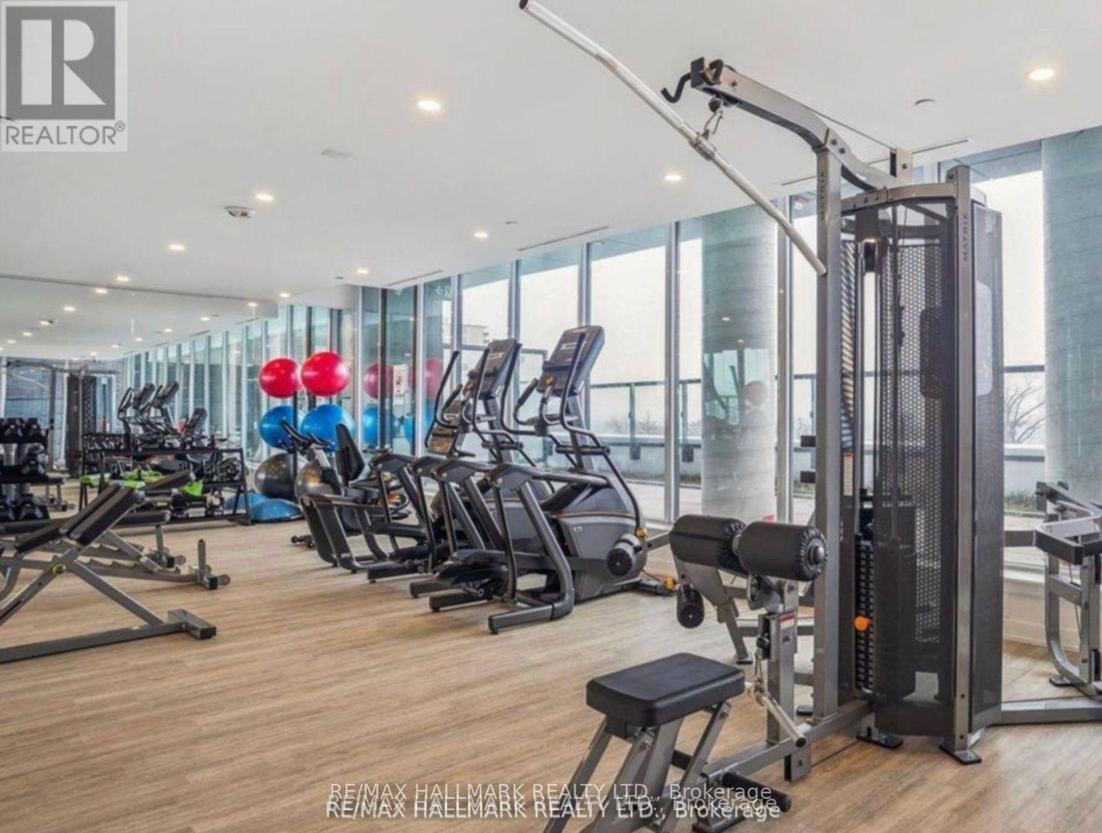 402 - 370 Martha Street, Burlington, Ontario L7R 0G9 - Photo 11 - W12813034