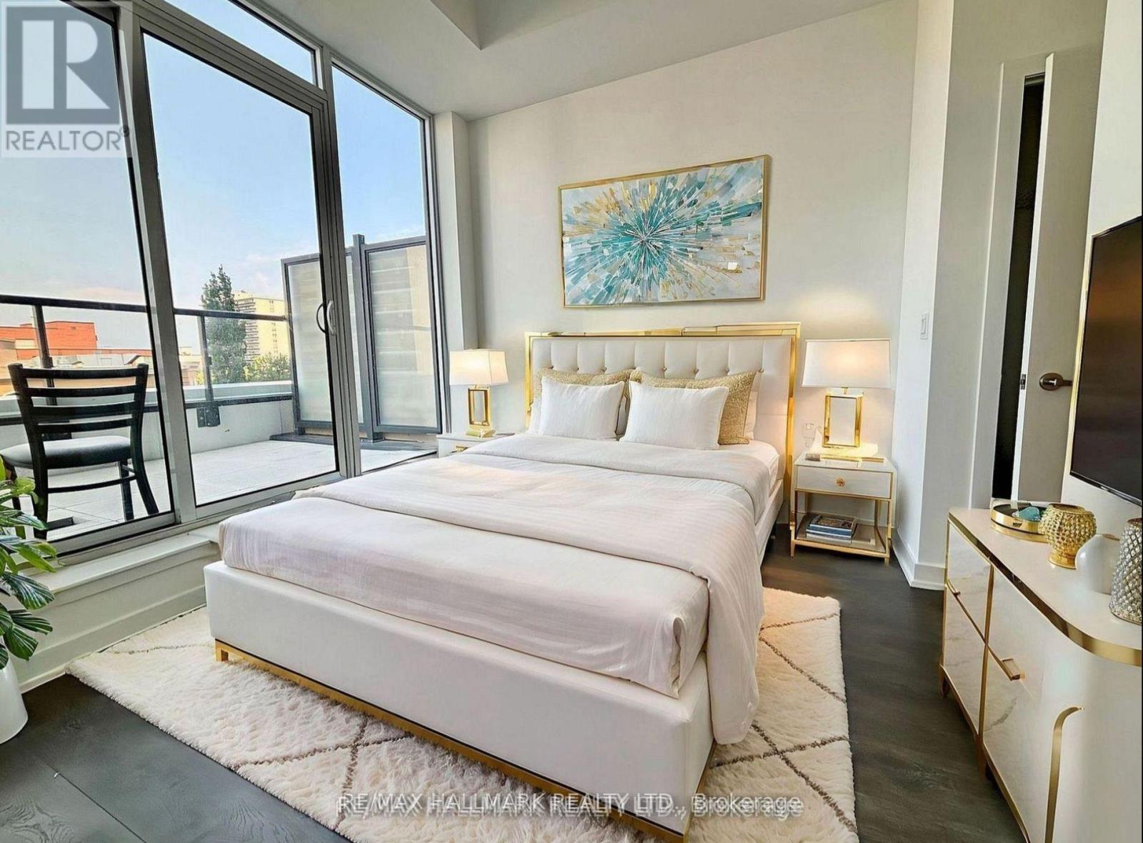 402 - 370 Martha Street, Burlington, Ontario L7R 0G9 - Photo 4 - W12813034