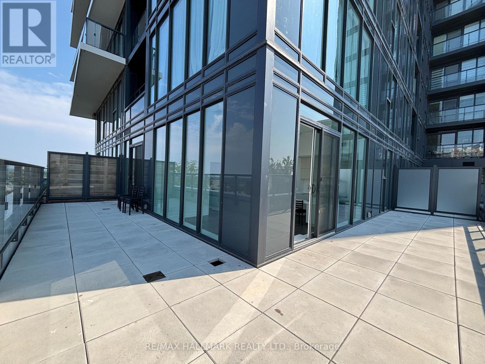 402 - 370 Martha Street, Burlington, Ontario L7R 0G9 - Photo 8 - W12813034