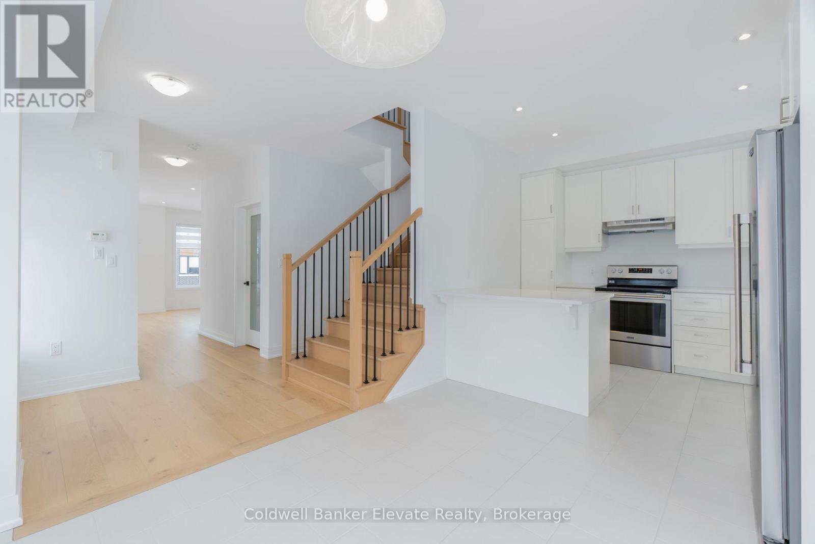 72 Windtree Way, Halton Hills, Ontario  L7G 0P6 - Photo 4 - W12813036