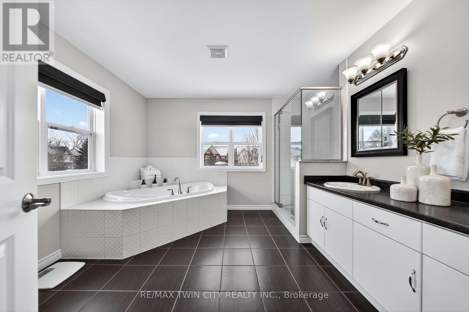 107 Janine Street, Kitchener, Ontario  N2A 4M1 - Photo 32 - X12812982