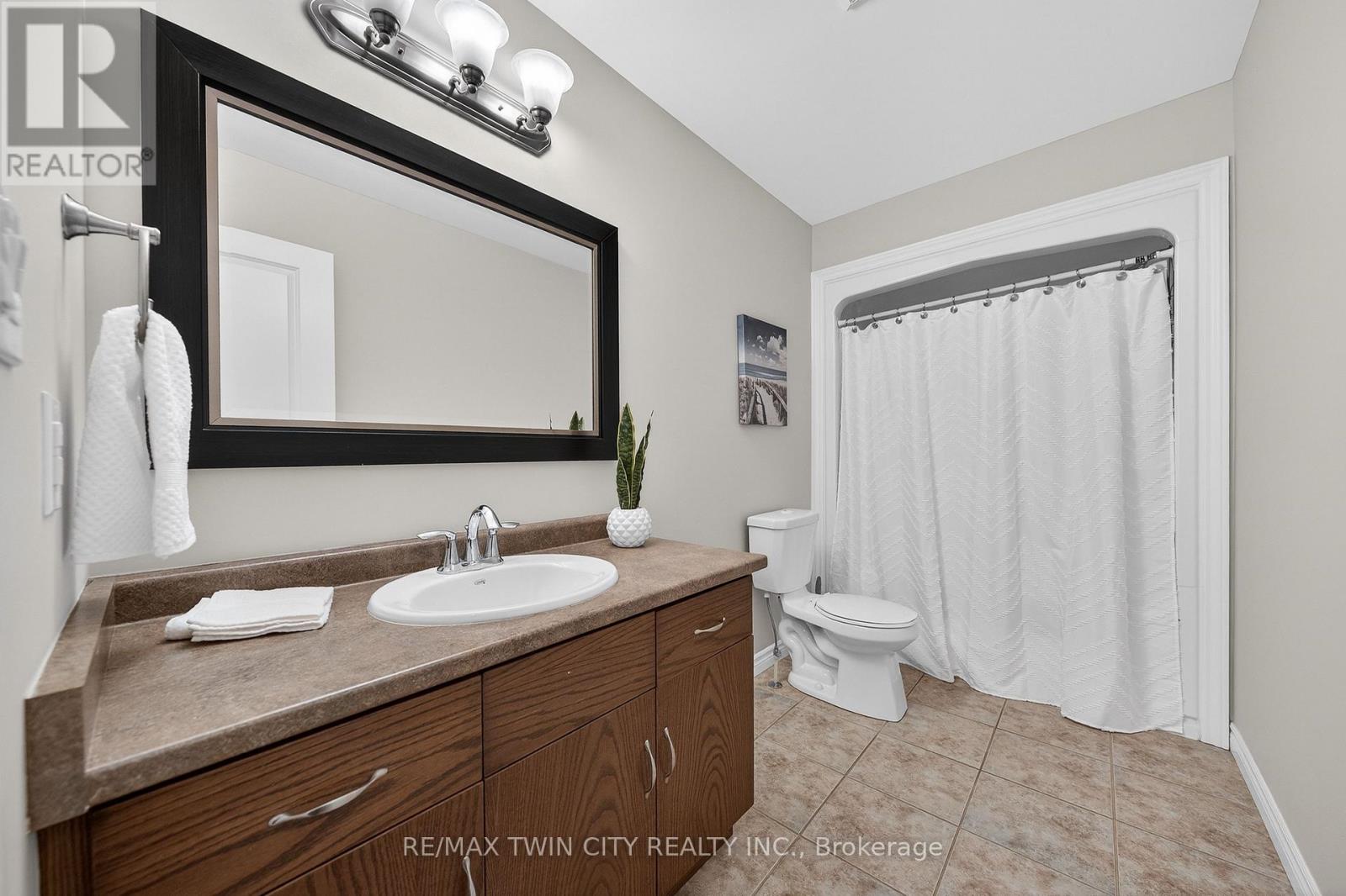 107 Janine Street, Kitchener, Ontario  N2A 4M1 - Photo 36 - X12812982