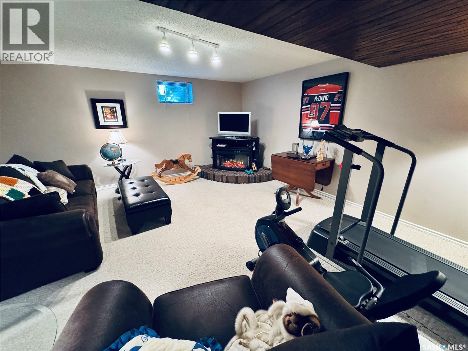 403 8th Avenue W, Biggar, Saskatchewan  S0K 0M0 - Photo 27 - SK028999