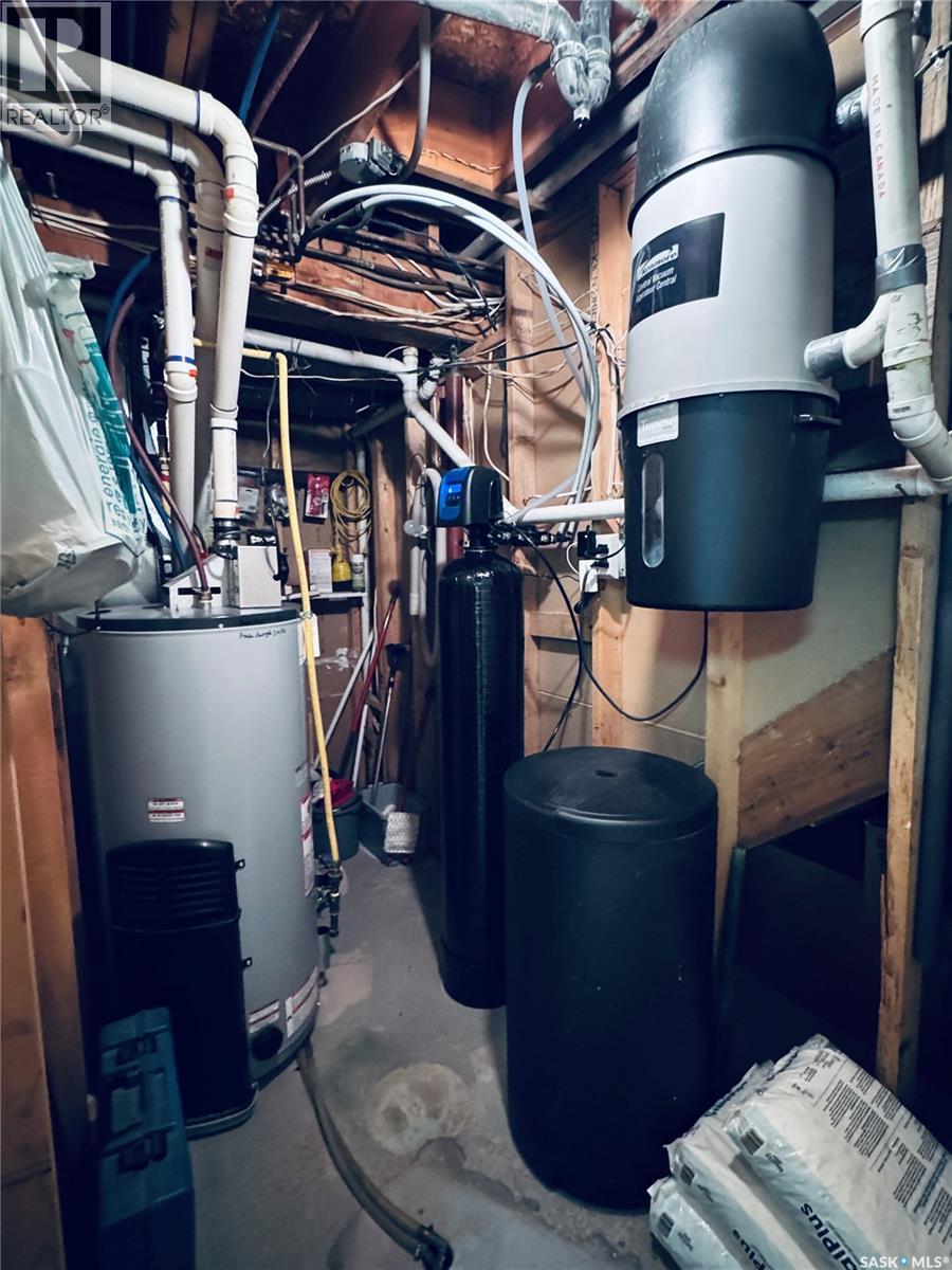 403 8th Avenue W, Biggar, Saskatchewan  S0K 0M0 - Photo 37 - SK028999