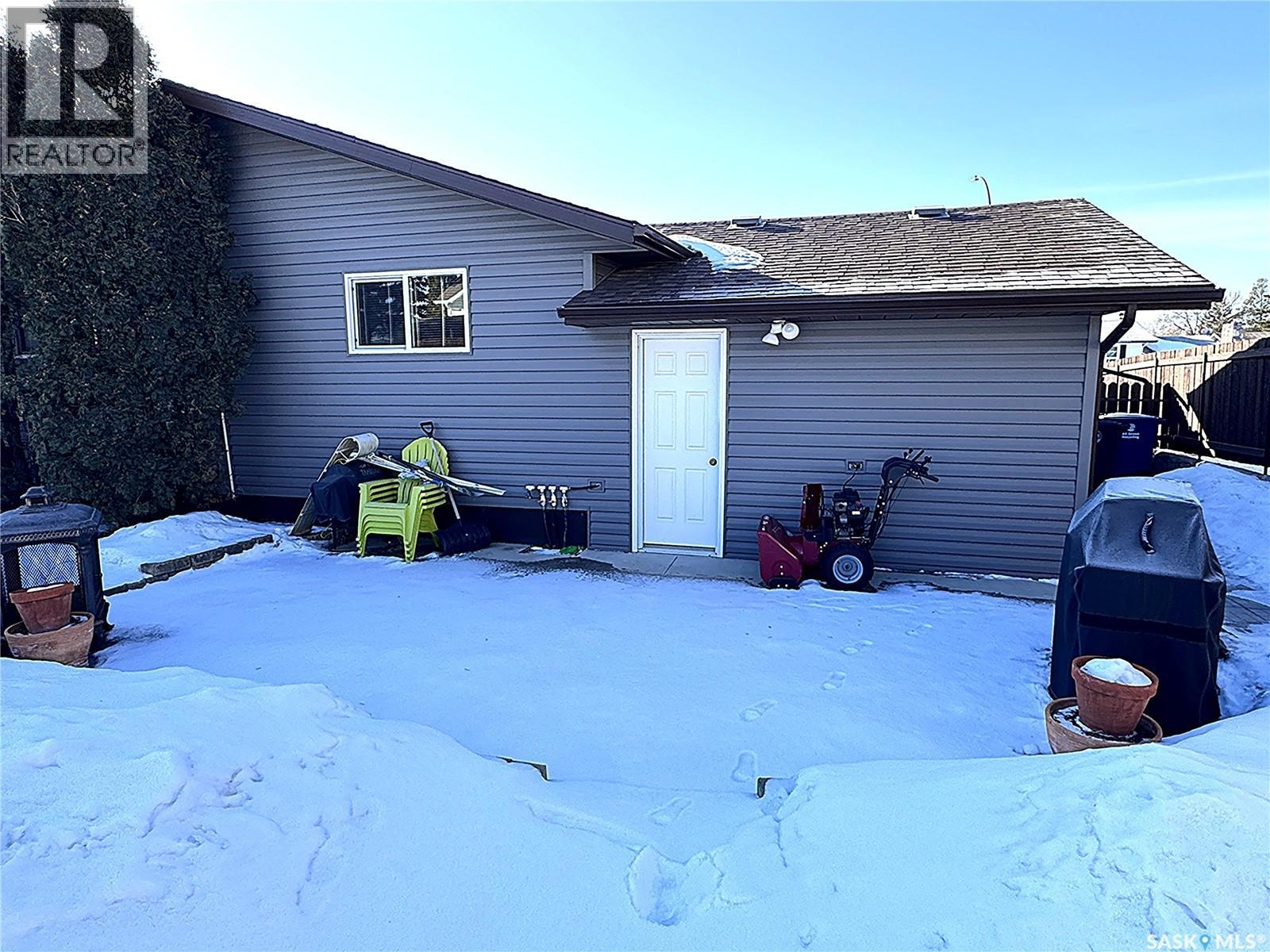 403 8th Avenue W, Biggar, Saskatchewan  S0K 0M0 - Photo 42 - SK028999