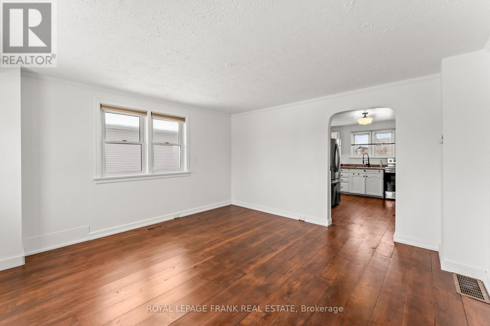 72 Helen Street, Kawartha Lakes (Bobcaygeon), Ontario  K0M 1A0 - Photo 4 - X12813222