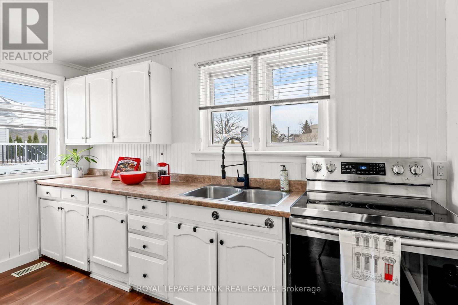 72 Helen Street, Kawartha Lakes (Bobcaygeon), Ontario  K0M 1A0 - Photo 6 - X12813222